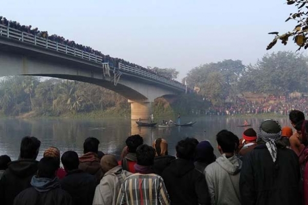দুর্ঘটনায় ছেলের মৃত্যুতে দিশেহারা মা-বাবা, ক্ষতিপূরণের ৫ লক্ষ নিয়ে উধাও পুত্রবধূ!