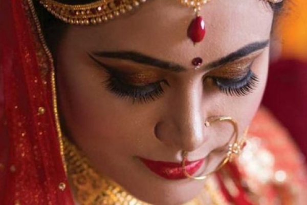 মেয়েরা চুড়ি ও নাকফুল না পরলে কি হয়! ইসলাম কি বলে?