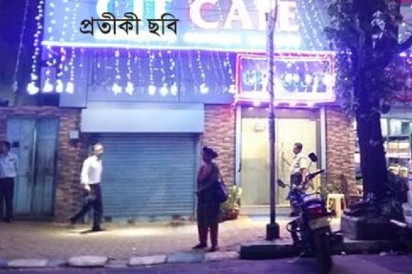 পাঁচ যুবকের হাত থেকে ইজ্জত বাঁচাতে রাতের আঁধারে যা করলেন সাহসী তরুণী!