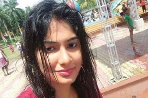 চাঞ্চল্যকর তথ্য! ফেসবুকে বন্ধুত্বের ফাঁদ পেতে সুন্দরী মৌসুমী...  চাঞ্চল্যকর তথ্য! ফেসবুকে বন্ধুত্বের ফাঁদ পেতে সুন্দরী মৌসুমী...