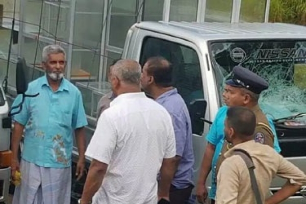 শ্রীলঙ্কায় বৌদ্ধ-মুসলিম সংঘর্ষ; মসজিদ, দোকানপাট ভাঙচুর