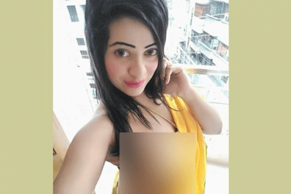 ফেসবুকে ‘অশালীন’ ছবি, বাসায় উকিল নোটিস- যা বললেন নায়িকা