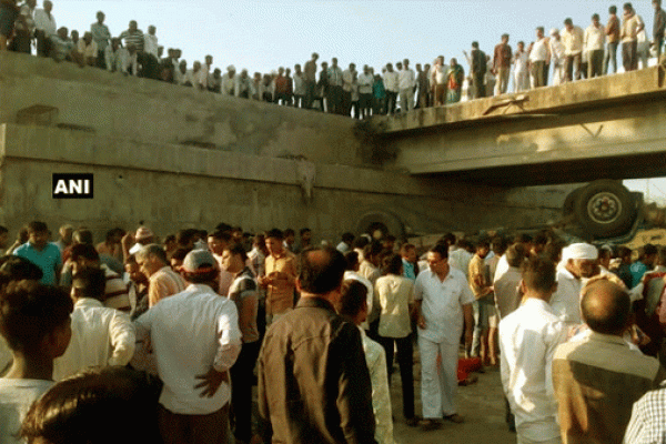 বড়ই মর্মান্তিক ঘটনা, একদিনেই বিয়েবাড়ির ২৬ জন নিহত