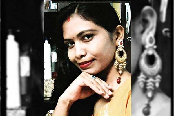 কলকাতায় স্ত্রীর ঝুলন্ত দেহ, মৃত্যু হয়েছে জেনে উধাও বাংলাদেশি স্বামী