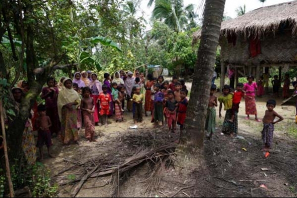 'গ্রাম থেকে রোহিঙ্গা নারী ও মেয়েরা গুম হয়ে যাচ্ছে'