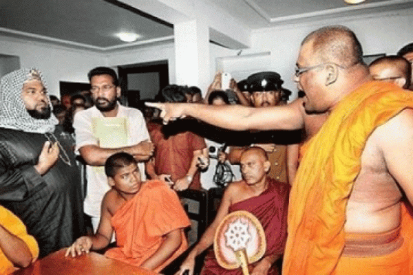 শ্রীলঙ্কায় আতঙ্কিত মুসলমানরা ভয়ঙ্কর কষ্ট নিয়ে এ কি বললেন, জানলে আপনার চোখেও পানি আসবে
