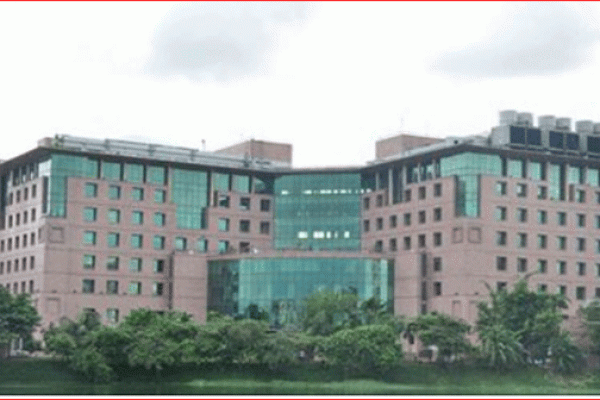 ইউনাইটেড হাসপাতালে অভিযান চালাচ্ছে র‌্যাব