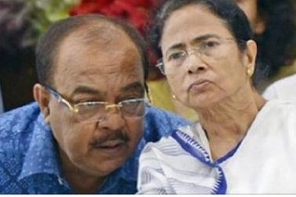 শুধুই প্রেম করছিস, নাকি কাজও করছিস?: মন্ত্রীকে মমতা