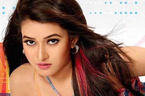 রুবেলের বউয়ের ছবি প্রকাশ করায় যা বললেন হ্যাপি
