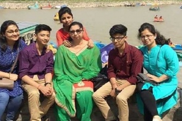 আত্মহত্যা করল এক পরিবারের সবাই! কারণ জানলে অবাক হবেন