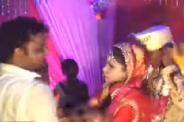 বিয়ের আসরে সপাটে চড় কষালেন কনে!