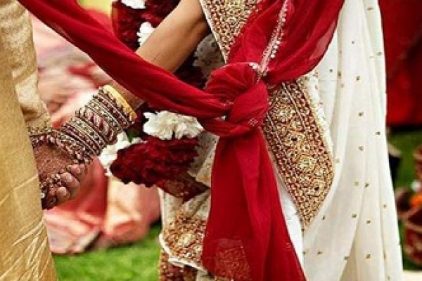 বজ্রপাতে ভয় পায় পাত্র! অতঃপর…