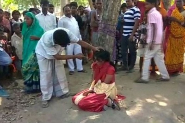 হিন্দু যুবকের সঙ্গে প্রেম করায় মুসলিম তরুণীকে পাঁচ ঘণ্টা গাছের সঙ্গে বেঁধে মারধর