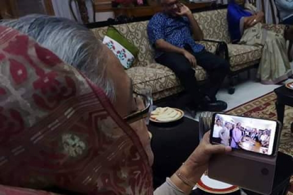 হঠাৎ প্রধানমন্ত্রীর ভিডিও কলে অবাক নেতা-কর্মচারীরা!