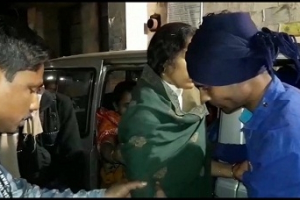স্বামীর বন্ধুর সঙ্গে পরকীয়া, তারপর ঘটলো অবাক ঘটনা!