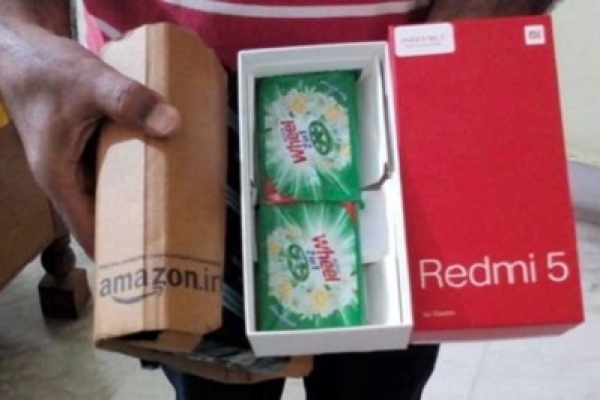 অনলাইনে মোবাইলের অর্ডার, বাক্স খুলতেই মিলল কাপড় কাচার সাবান!