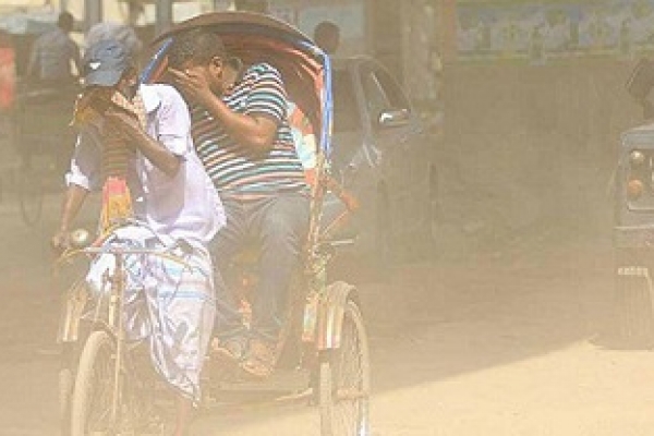 সকাল-বিকেল ঢাকার রাস্তায় পানি ছিটানোর নির্দেশ হাইকোর্টের