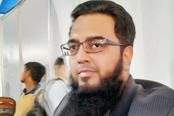 যোগ্যতা থাকা সত্ত্বেও টুপি-দাড়ির জন্য চাকরি পাননি মনজার