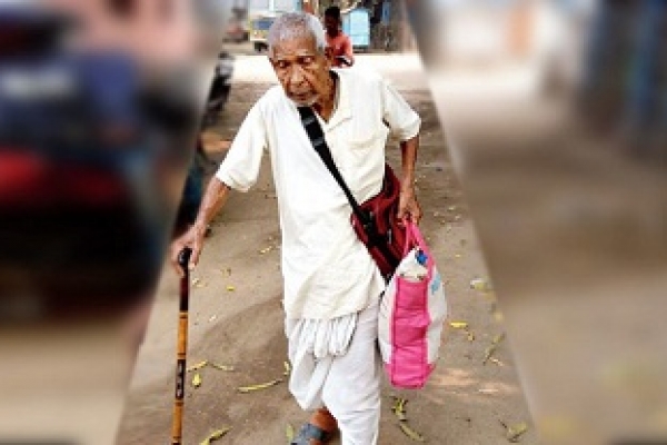 পরীক্ষায় ফেল করে নিখোঁজ ছেলের খোঁজে ৩০ বছর ধরে পথে পথে ঘুরছেন বাবা