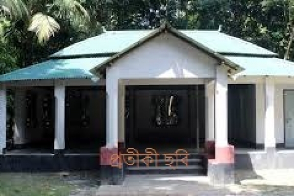  ছেলে বাড়ি ফিরে দেখল, খাবার না পেয়ে ঘরের মধ্যেই মরে পড়ে আছে বৃদ্ধ বাবা!