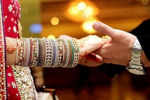 প্রেম করে আপন দুই বোনকে বিয়ে, তারপর...