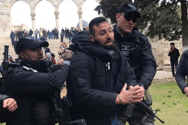  আল-আক্বসা মসজিদে মুসল্লিদের ওপর ইসরায়েলি সেনাদের হামলা 