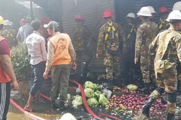 রাজধানীর গুলশান ডিএনসিসি মার্কেটের আগুন নিয়ন্ত্রণে