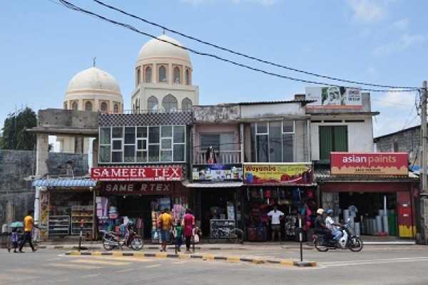 এবার শ্রীলঙ্কায় মসজিদে পেট্রোল বোমা হামলা