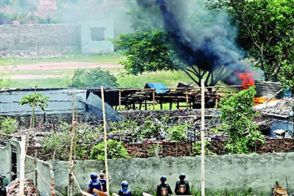 ‘জিকির করে কে’- প্রশ্ন করতেই গুলি