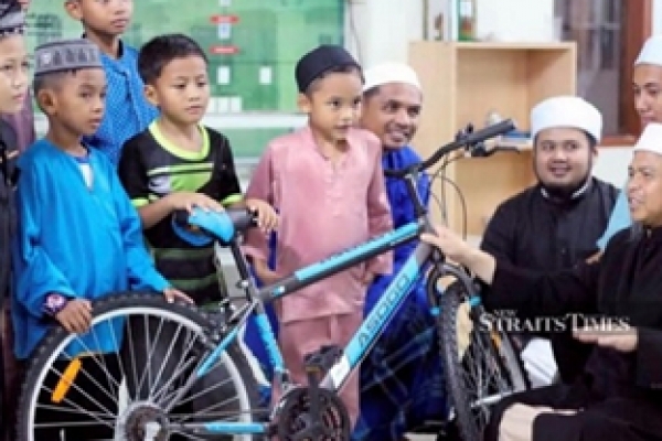 মসজিদে শিশুরা নিয়মিত নামাজ পড়লে সাইকেল পুরস্কার দেওয়ার ঘোষণা
