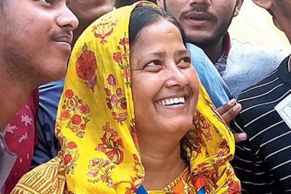 প্রধানমন্ত্রীর দফতর থেকে হঠাৎ মাফুজাকে ফোন 