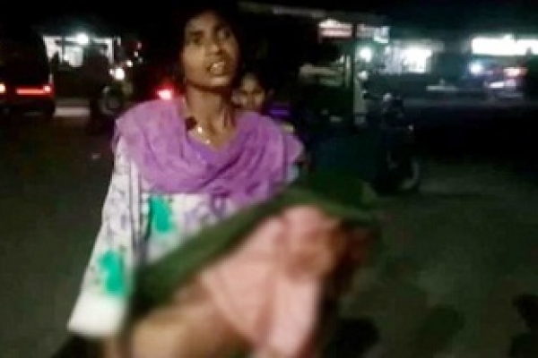 অ্যাম্বুলেন্স দেয়নি হাসপাতাল, মায়ের কোলেই শিশুর মৃত্যু!