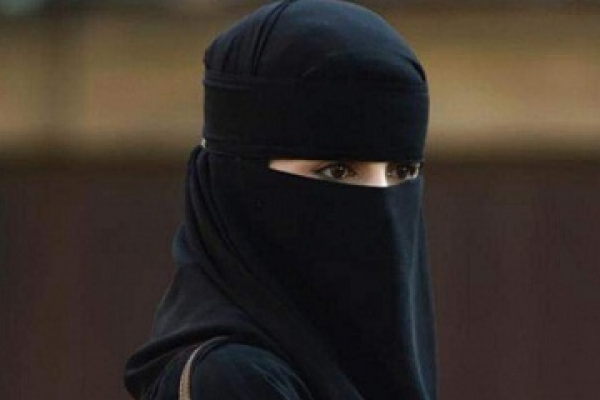 এবার হিজাব পরায় ভারতে মুসলিম ছাত্রীকে হুমকি