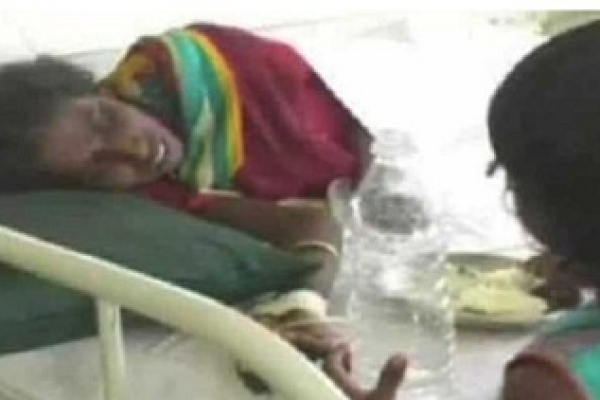 মাকে সুস্থ করতে ভিক্ষা করছে ৬ বছরের শিশু!