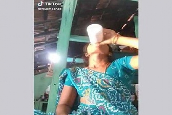 স্বামী টিকটকে বাধা দেয়ায় স্ত্রীর আত্মহত্যা