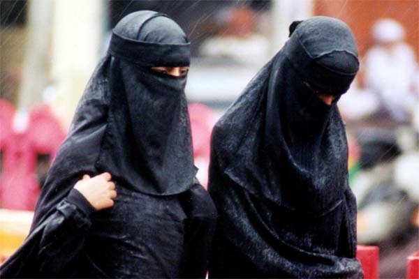 যে দেশে বোরকা পরলেই জরিমানা ১২,‌০০০ টাকা!‌