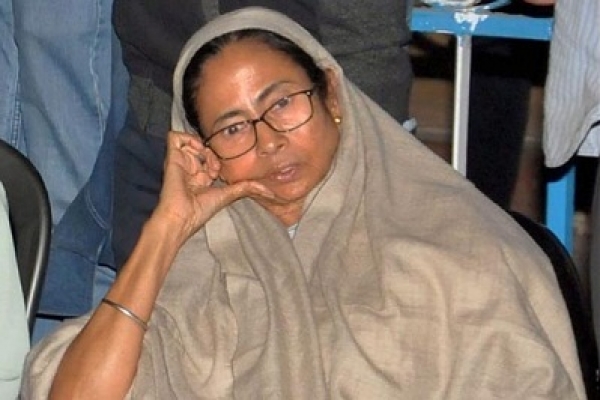 অবশেষে জম্মু-কাশ্মীর ইস্যুতে উৎকন্ঠা গলায় মুখ খুললেন মমতা ব্যানার্জী