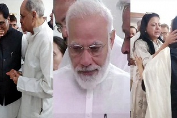 কেঁদে ফেললেন নরেন্দ্র মোদি