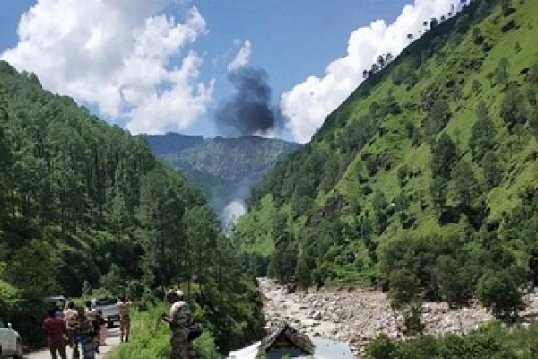 ভারতে হেলিকপ্টার বিধ্বস্ত হয়ে নি'হত ৩