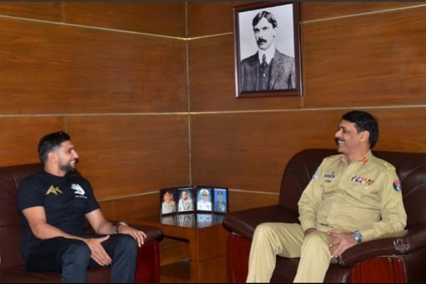 কাশ্মীরিদের প্রতি সংহতি জানাতে সীমান্তে আমির খান