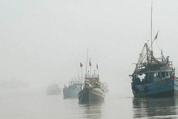 গভীর সমুদ্র থেকে ইমরান খানকে উদ্ধার করল ভারত
