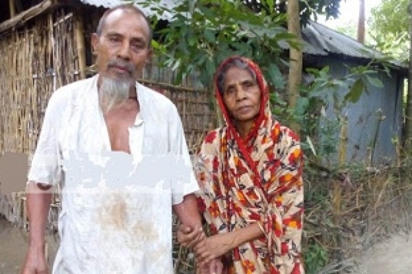 শেষ সম্বল ভিটে-বাড়ির ৪ শতক জমি মসজিদের নামে দান করলেন ভিক্ষুক দম্পতি