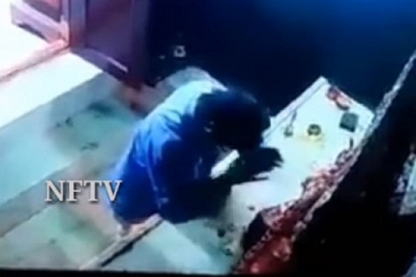 দেবীর মুকুট চুরির আগে ক্ষমা চেয়ে নিল চোর