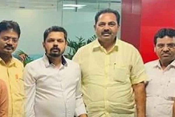 মধ্যরাতে হোটেল থেকে ৪ এমপিকে উদ্ধার!