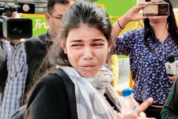 ‘ভারতে নিরাপদ নই’ বলায় থানায় নিয়ে কলেজছাত্রীকে নি'র্যাতন!