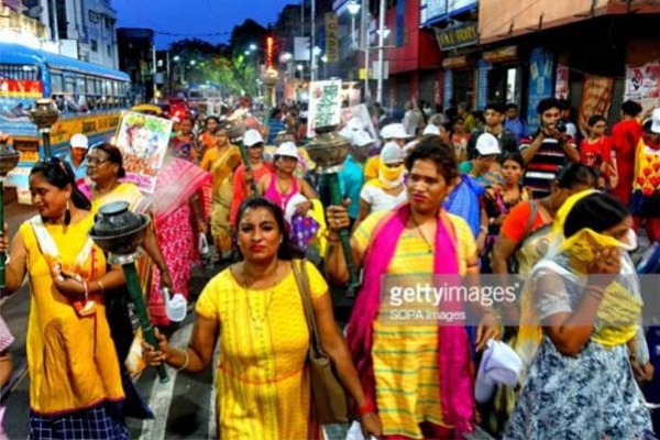 এবার নাগরিকত্ব আইনের বিরো'ধ করে মিছিল যৌ'নকর্মী ও রূপান্তরকামীদের
