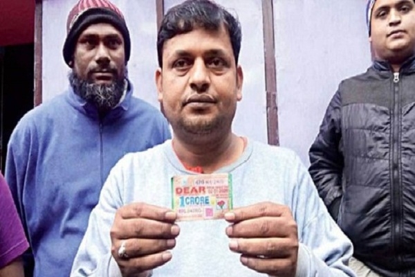 ডাস্টবিনে ফেলে দেওয়া লটারির টিকিটে মিলল কোটি টাকা