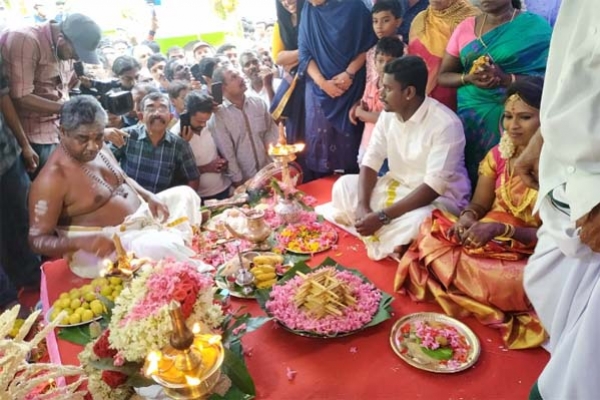 ভারতে হিন্দু রীতিতে মসজিদের ভেতরে বিয়ে