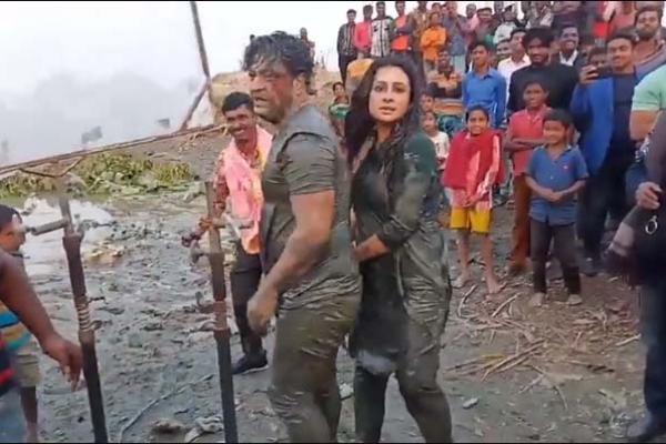 নোয়াখালীতে গিয়ে এ কী হাল ফেরদৌস-পূর্ণিমার!