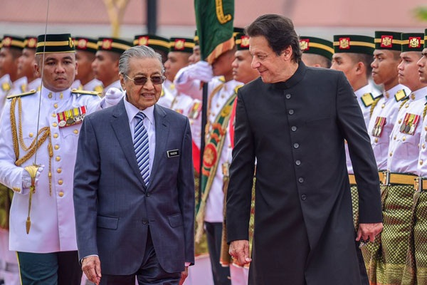 ভারতকে পা'ল্টা জবাব দিতে মালয়েশিয়ার পাশে দাঁড়াল পাকিস্তান!